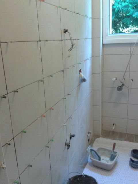 Rifacimento ceramiche bagno.