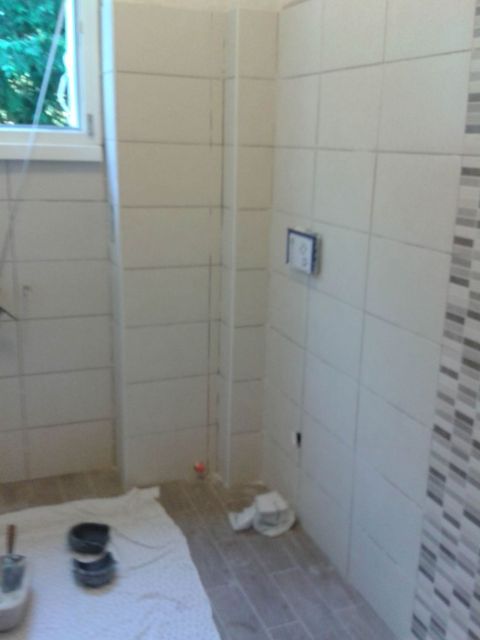 Rifacimento ceramiche bagno.