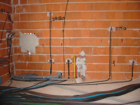 Impianti idraulico ed elettrico occorrente per elettrodomestici